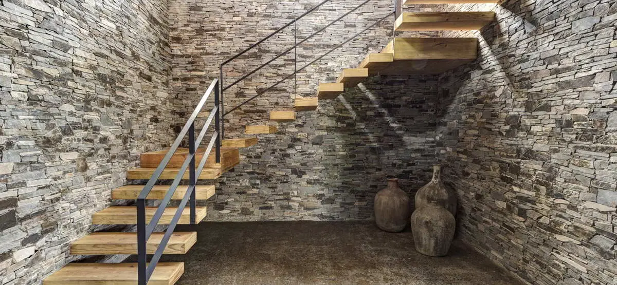 Top 3 important tips for moving basement stairs